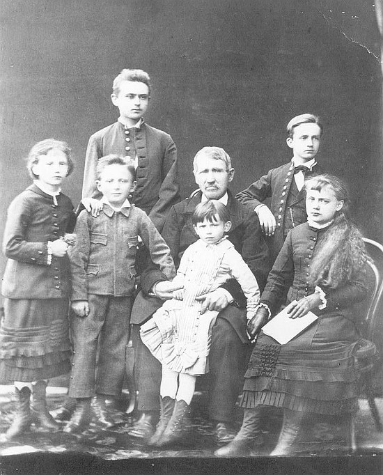 Tomasz Fabiani z dziećmi.