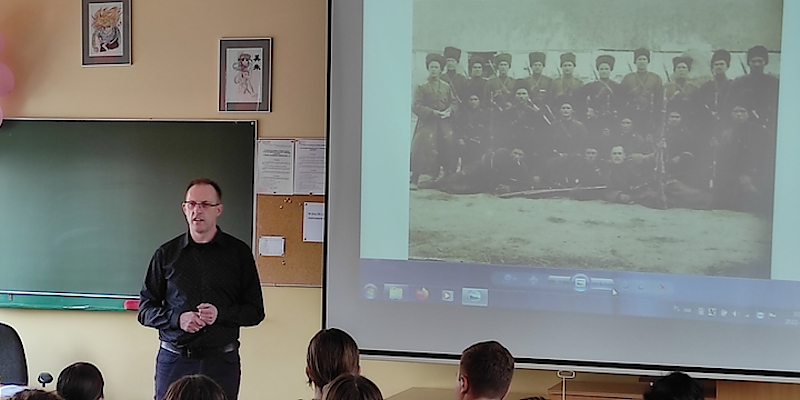 dr Tomasz Nowak podczas wykładu 