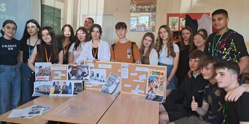 Uczniowie z Rumunii - zdjęcie grupowe