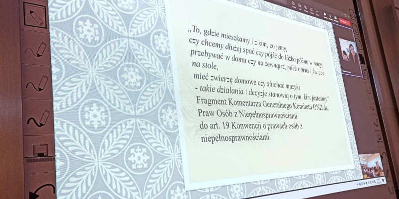  ekran z prezentacją