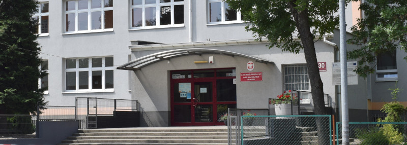  Zdjęcie budynku szkoły