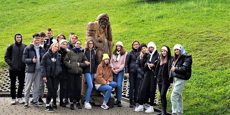 Zdjęcie grupowe ucznióœ klasy 4e1