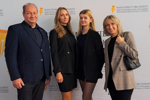Uczennice klasy IIID, Dominika Ludwin i Michalina Kempska 