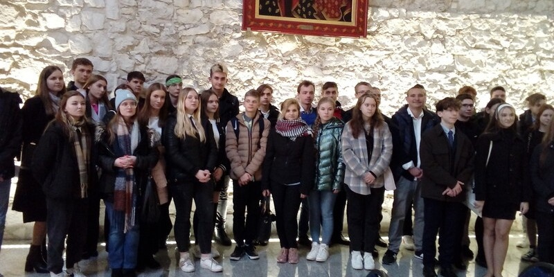 Uczniowie biorący udział w konkursie - zdjęcie grupowe