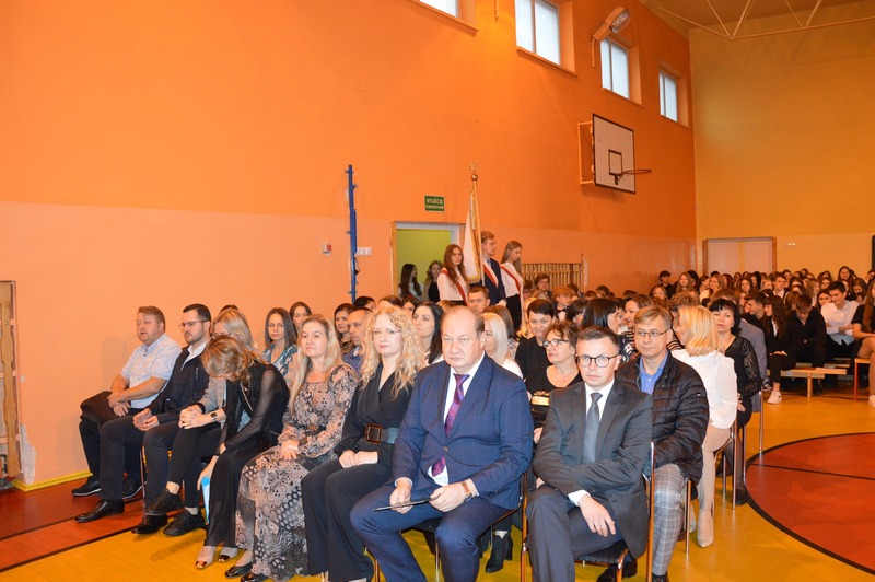 zdjęcie nr 8 - DZIEŃ PATRONA I ŚLUBOWANIE KLAS PIERWSZYCH