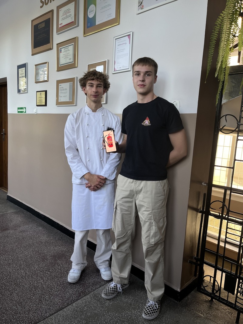 zdjęcie nr 3 - Dzień postaci z filmów i bajek Disneya w I LO