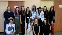 zdjęcie nr 9 - Dzień postaci z filmów i bajek Disneya w I LO