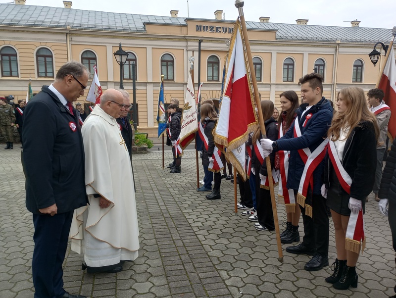 zdjęcie nr 2 - MIEJSKIE OBCHODY ŚWIĘTA NIEPODLEGŁOŚCI