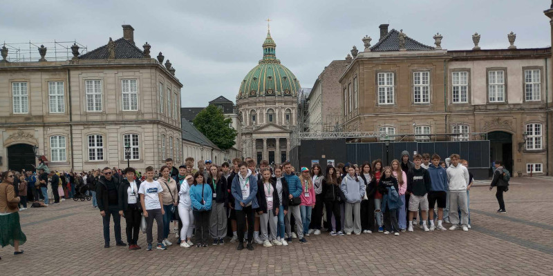 Uczniowie w stolicy Danii - zdjęcie grupowe