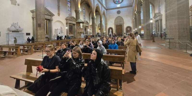 Uczniowie w kościele San Michele in Orto 