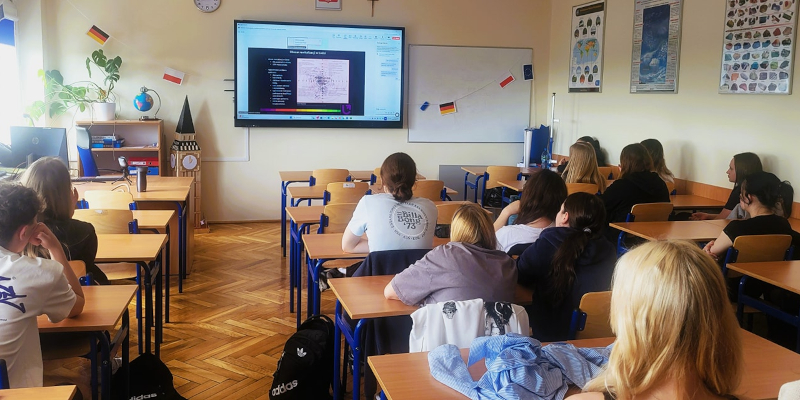  uczniowie kl. IIIE1 podcas wykładu