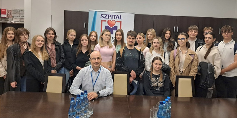 Uczniowie I LO - zdjęcie grupowe