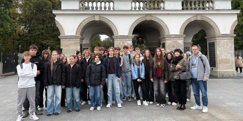 Uczniowie klasy ID - zdjęcie grupowe