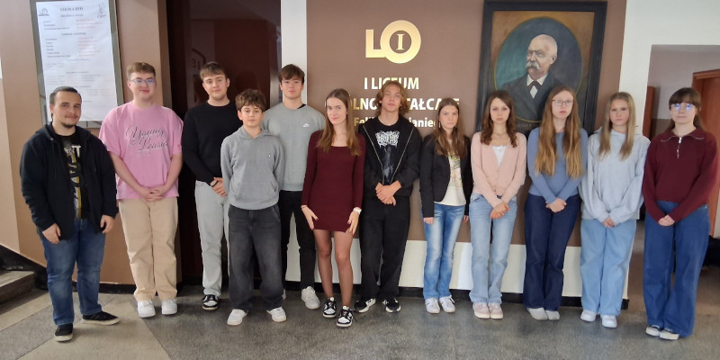 stypendysci - zdjęcie grupowe