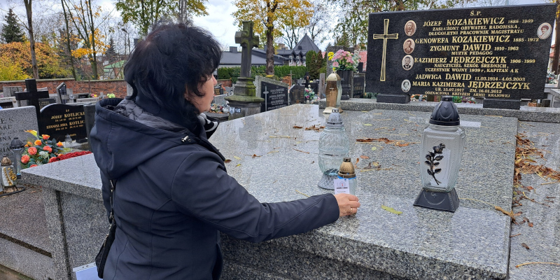 Nauczyciel przed grobem