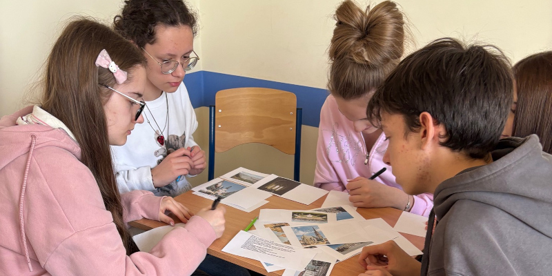 Uczniowie podczas zajęć