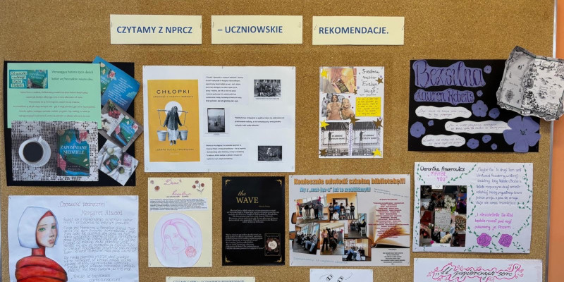 tablica korkowa z plakatami