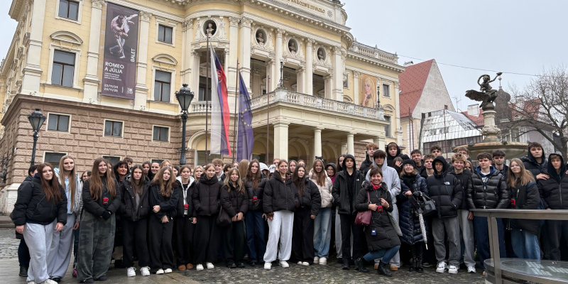 Uczniowie w Bratysławie - zdjęcie grupowe