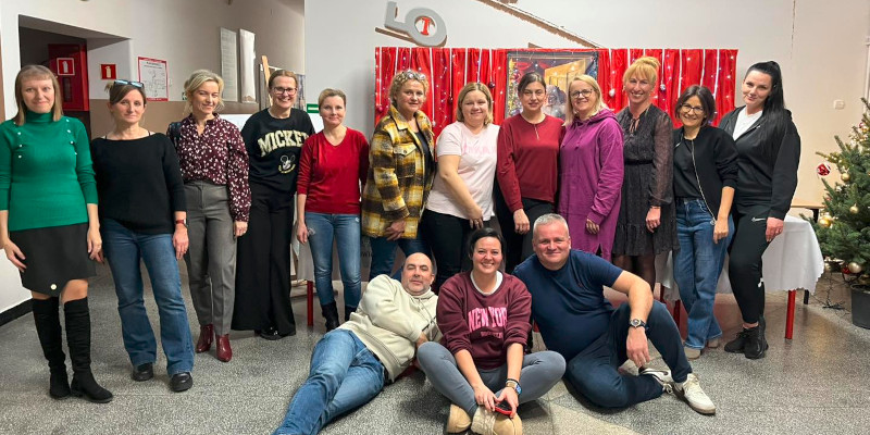 Rada Rodziców oraz Samorząd Szkolny - zdjęcie grupowe 