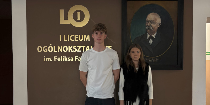  Róża Zielińska, uczennica klasy IIE oraz Mikołaj Wojciechowski, uczeń klasy IIID 
