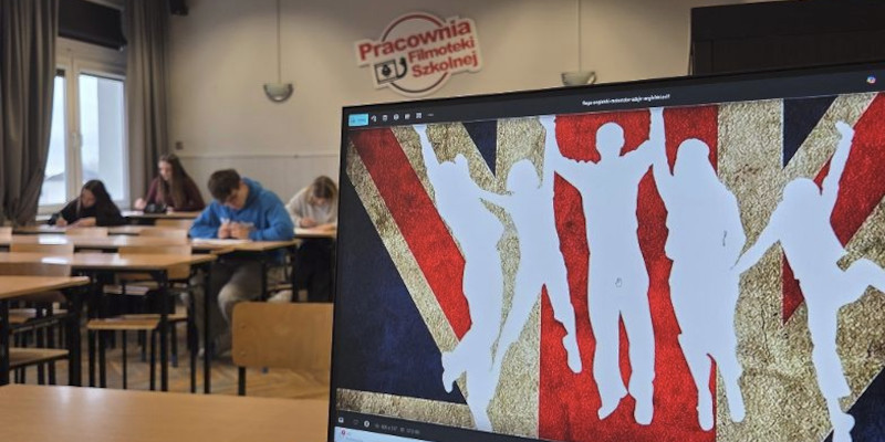 Uczniowie podczas egzaminu w&nbsp;sali lekcyjnej