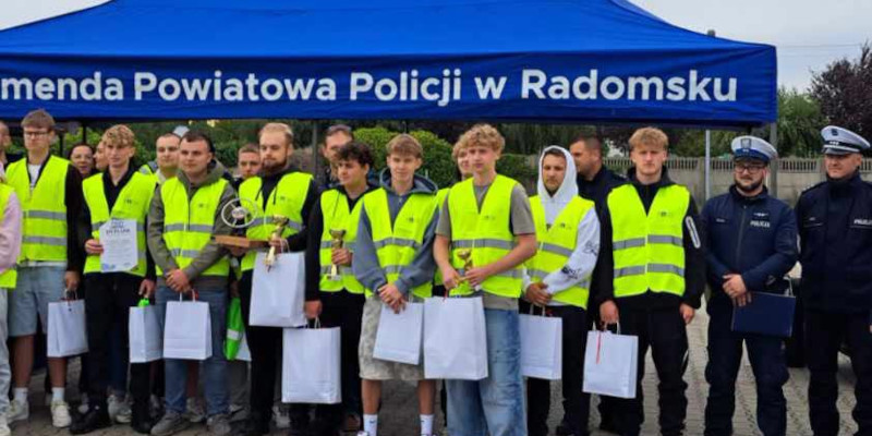  Uczestnicy turnieju- zdjęcie grupowe